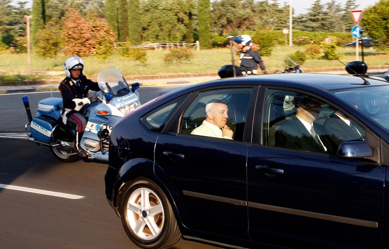 Papież Franciszek jeździ fordem focusem