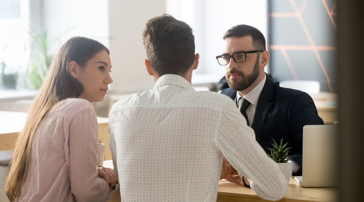 Egyre kevesebbet járunk bankba, egyre többször intézzük a pénzügyeinkkel kapcsolatos teendőket netbankokon keresztül. / Fotó: ISTOCK