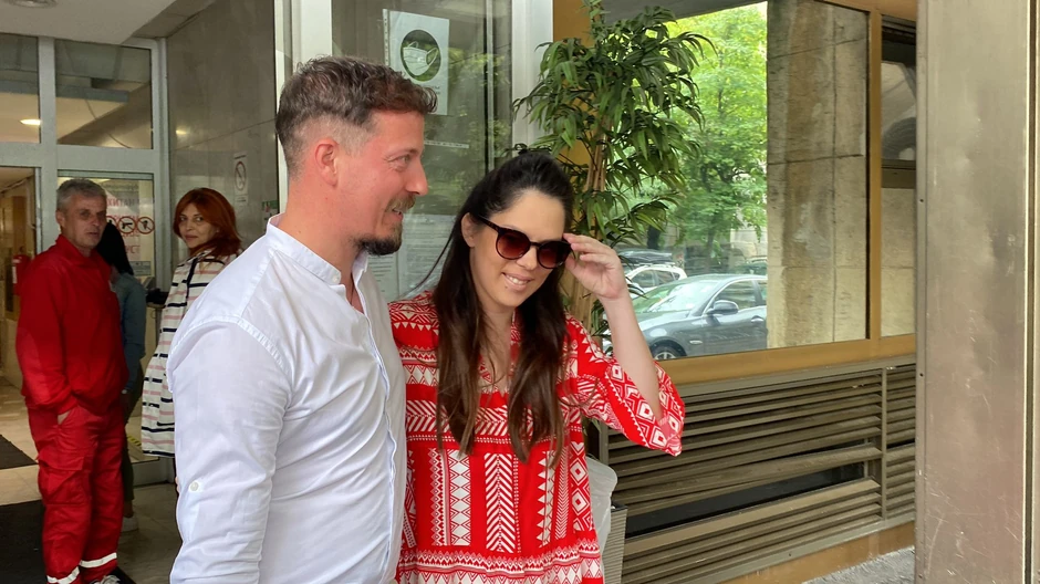 Dinča izveo ženu iz porodilišta