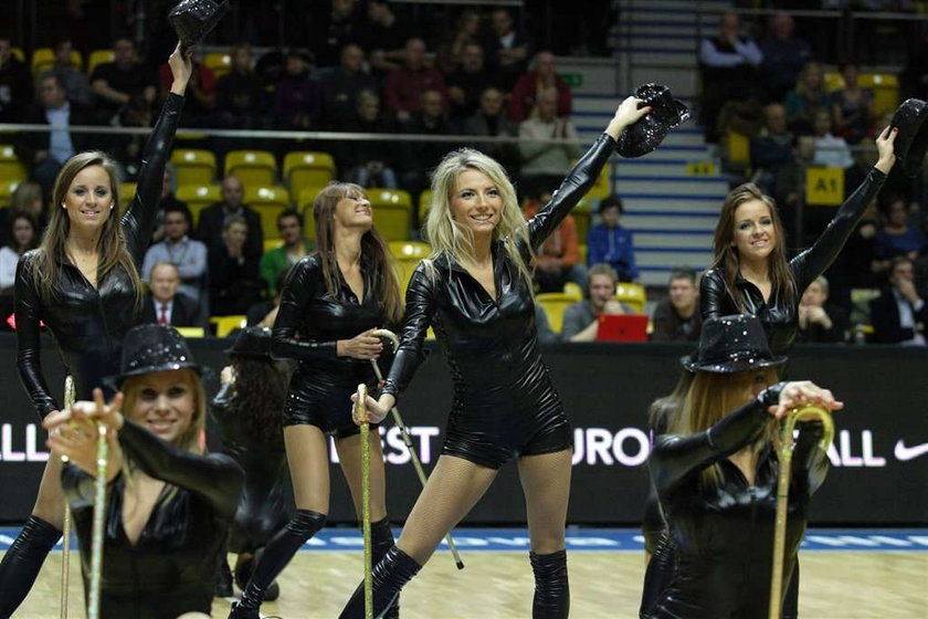 Ależ oni mają boskie cheerleaderki!