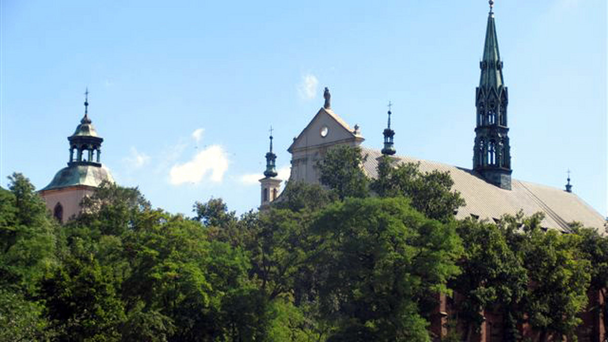 W zabytkowej dzwonnicy katedry w Sandomierzu otwarte zostanie biuro informacji dla odwiedzających bazylikę. Można będzie też zwiedzić piwnice budowli i wejść na górę, by podziwiać panoramę miasta - zapowiada proboszcz katedry ks. Bogdan Piekut.