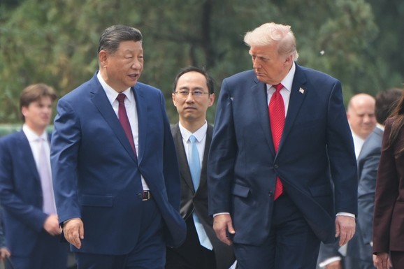 "MOGLO BI DA DOĐE DO SUKOBA" Si Điping ugostio Trampa, pa mu uputio jezivo upozorenje usred Pekinga: Pomenuo i TUKIDIDOVU ZAMKU, a predsednik SAD mu poručio da je "VELIKI VOĐA"