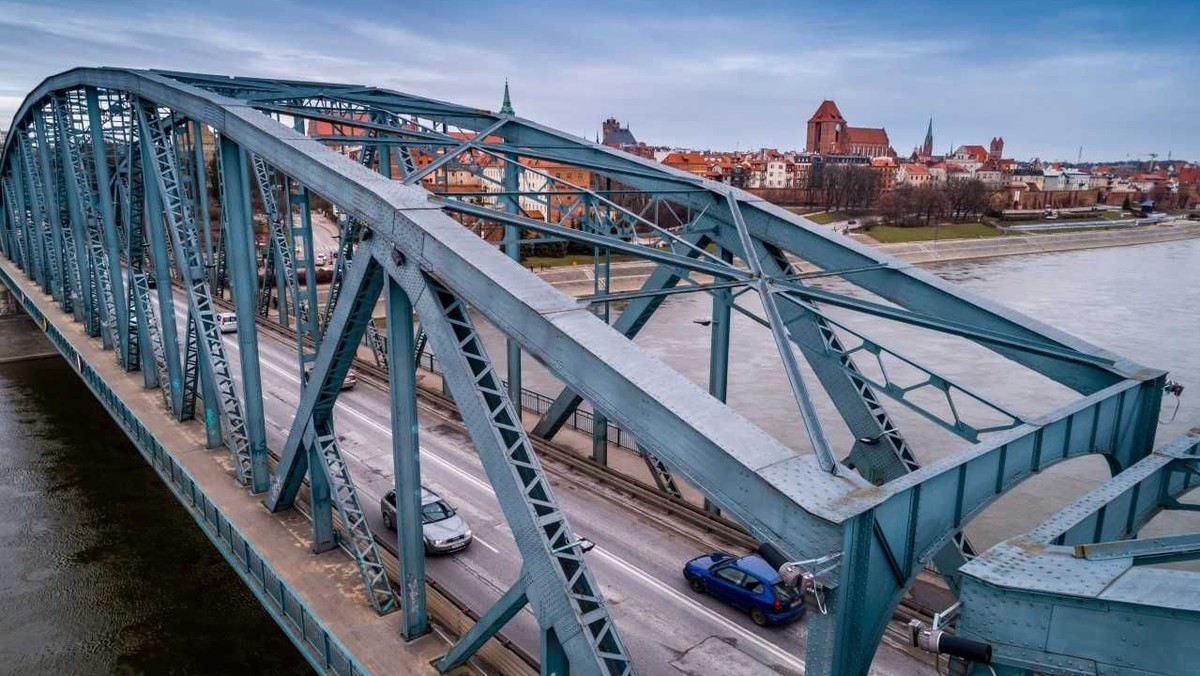 Toruńscy drogowcy umieścili w internecie stronę poświęconą planowanemu remontowi mostu im. Piłsudskiego. Można na niej znaleźć harmonogram prac i informacje o tymczasowej przeprawie.