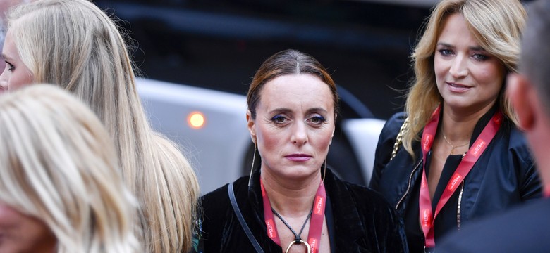 Dziennikarka TVN24 na wizji w jednym bucie. "Muszę to na początku wytłumaczyć"