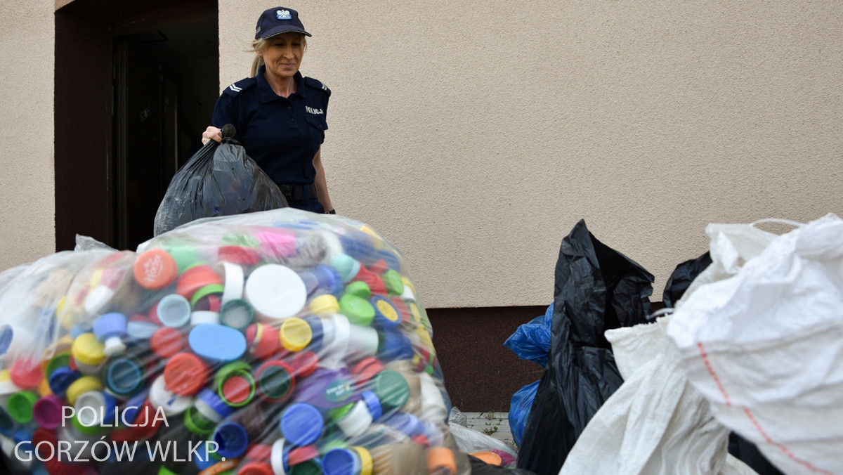 Policjantka z Gorzowa Wlkp. st. sierż. Monika Brojecka zaangażowała się w pomoc dla chorującej na raka 2-letniej dziewczynki i jej bliskich. O jej sukcesie poinformował Grzegorz Jaroszewicz z Komendy Miejskiej Policji w Gorzowie Wlkp.