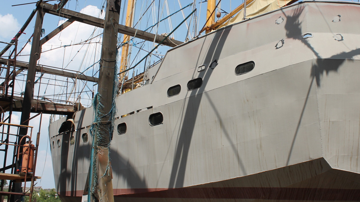 Cztery sekcje z niemieckich U-Bootów, których przed kilkudziesięciu laty użyto do budowy schronu, a teraz mają być eksponowane przez Muzeum Historii Miasta Gdańska, wydobyto z ziemi i wstępnie oczyszczono. Po konserwacji trafią do Twierdzy Wisłoujście.