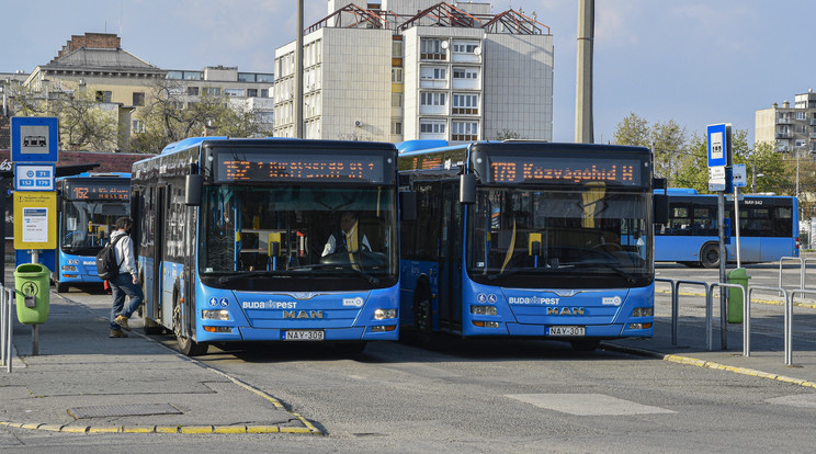 Nyáron is fűteni kell a BKV buszait / Fotó: MTVA/ Róka László 