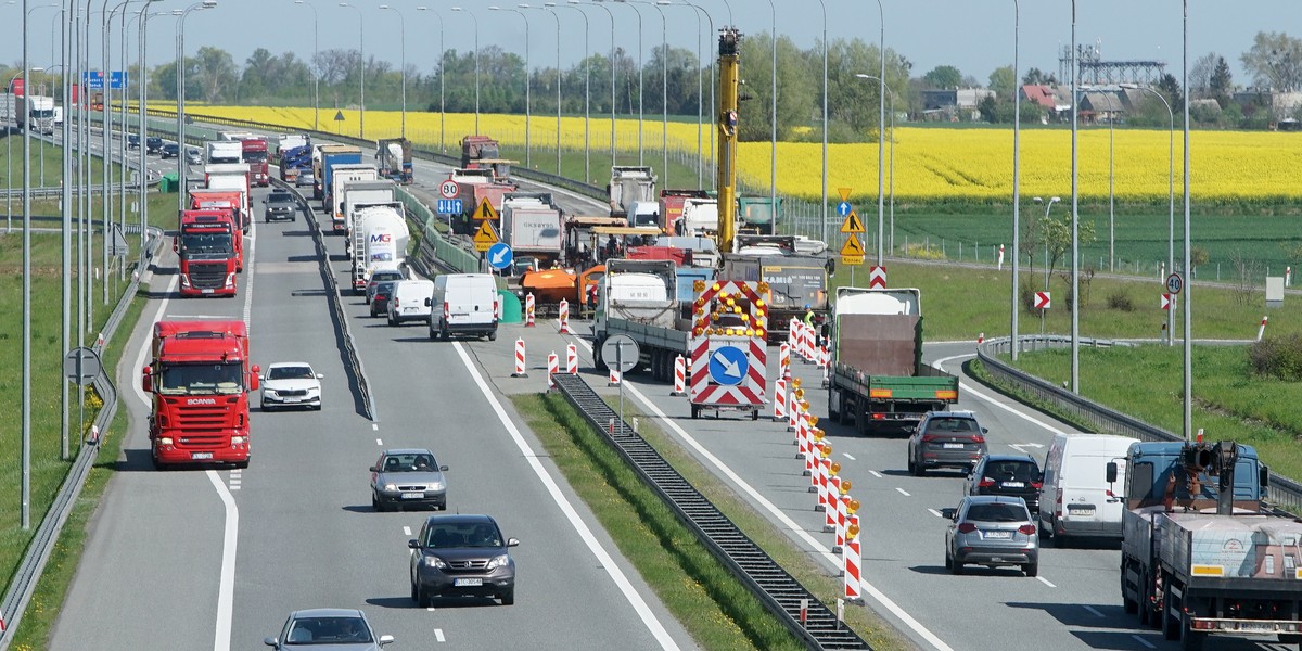 Autostrada A1. Jej pierwsze odcinki oddano do użytku 15 lat temu. Nawierzchnia wymaga wymiany. 