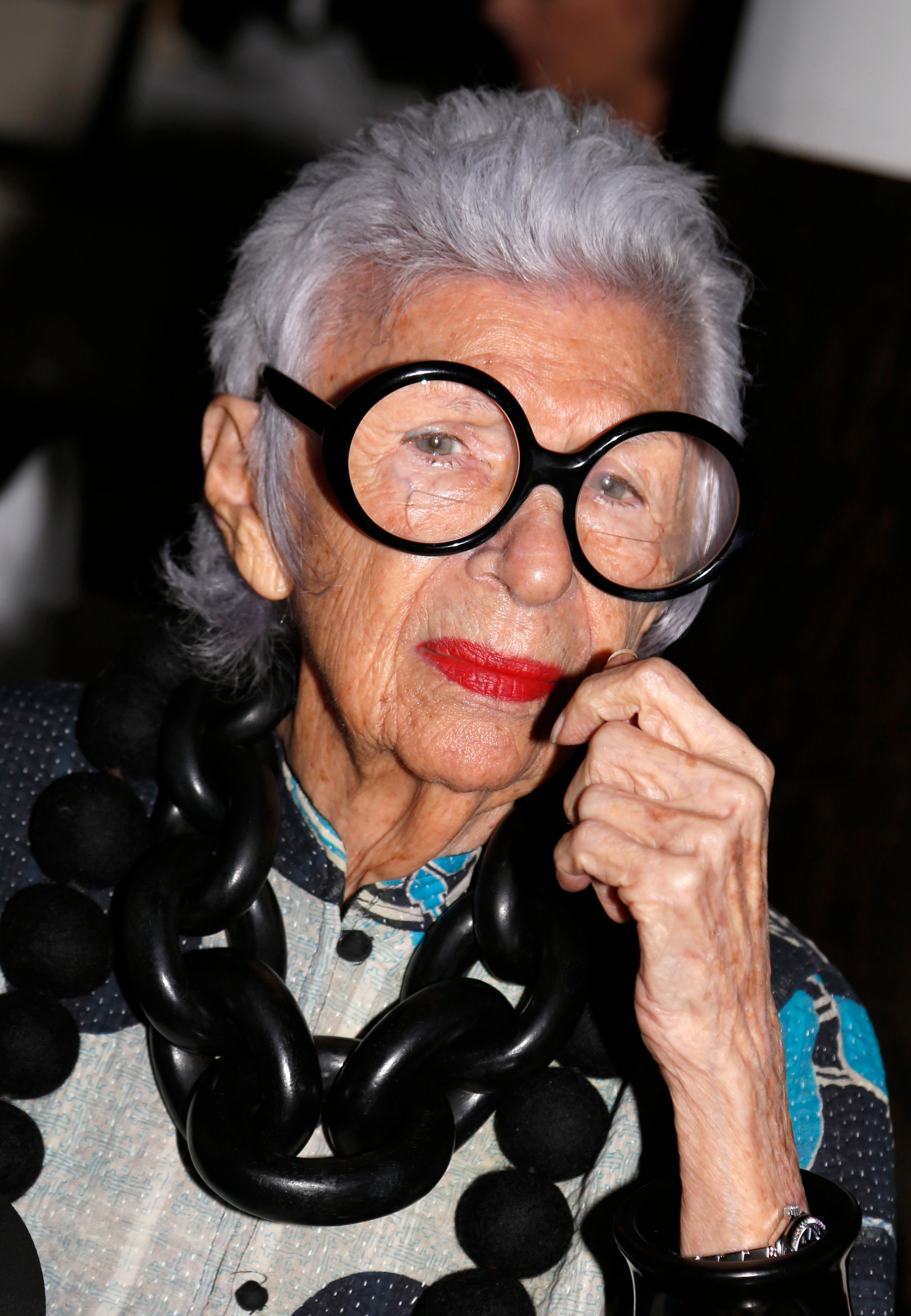 Zomrela Iris Apfel.