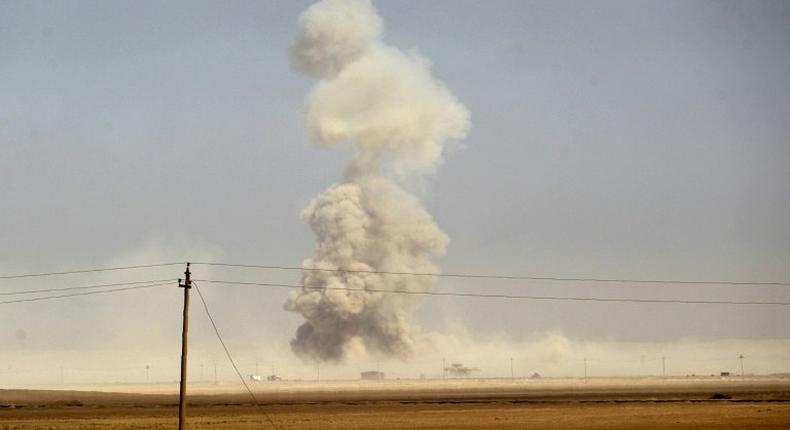 Smoke billows as Iraqi forces deploy in the area of al-Shurah, south of Mosul on October 17, 2016