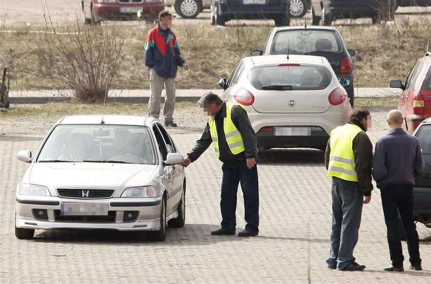 Przegońcie fałszywych parkingowych