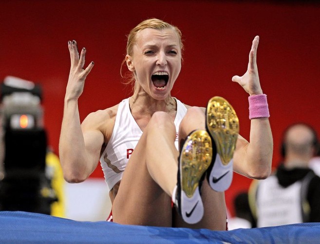 Anna Rogowska po zdobyciu złotego medalu lekkoatletycznych mistrzostw Europy w skoku o tyczce, marzec 2011