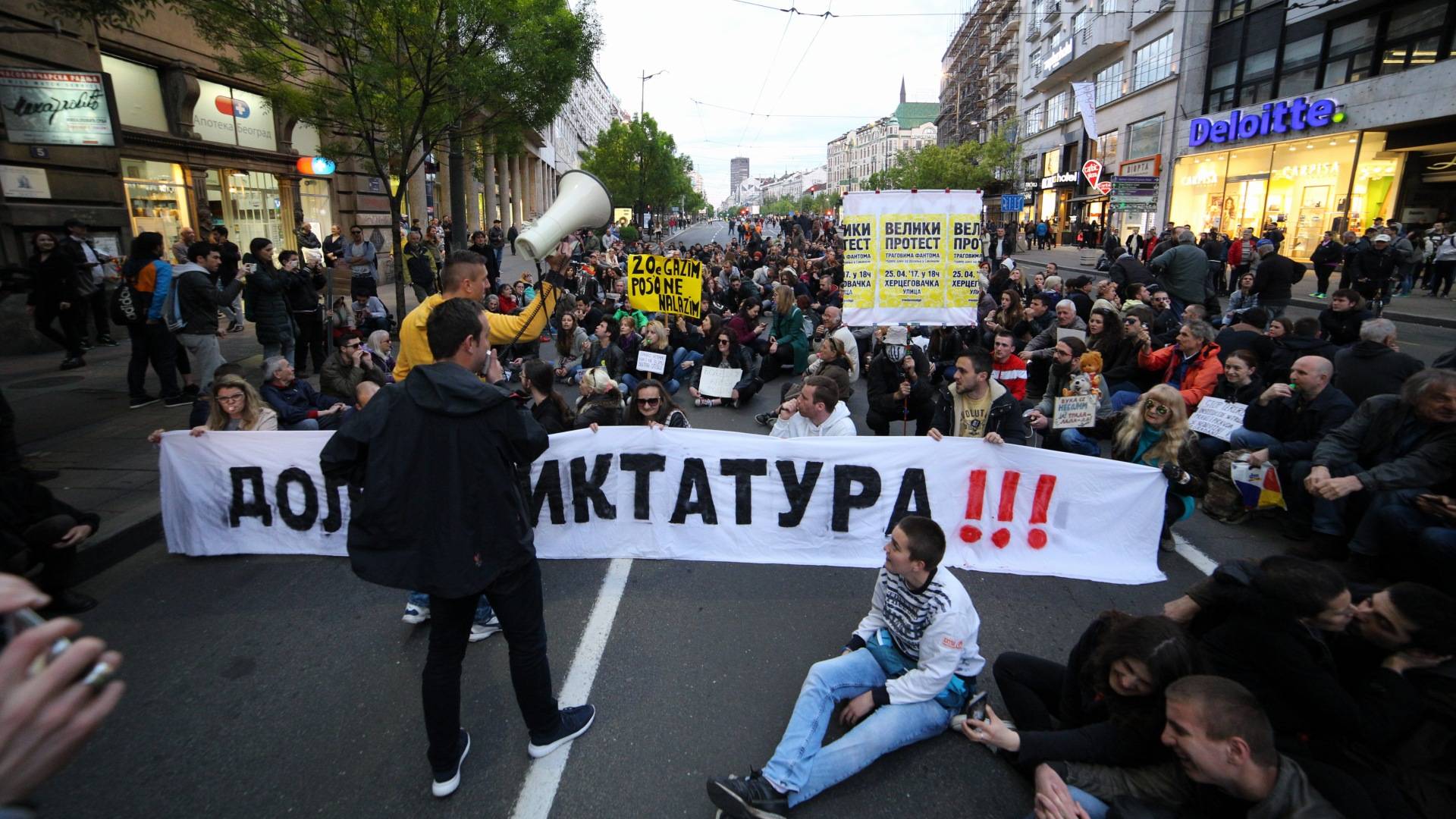 "Protest protiv diktature 22": Studenti kampovali na Terazijama, sutra u Savamali