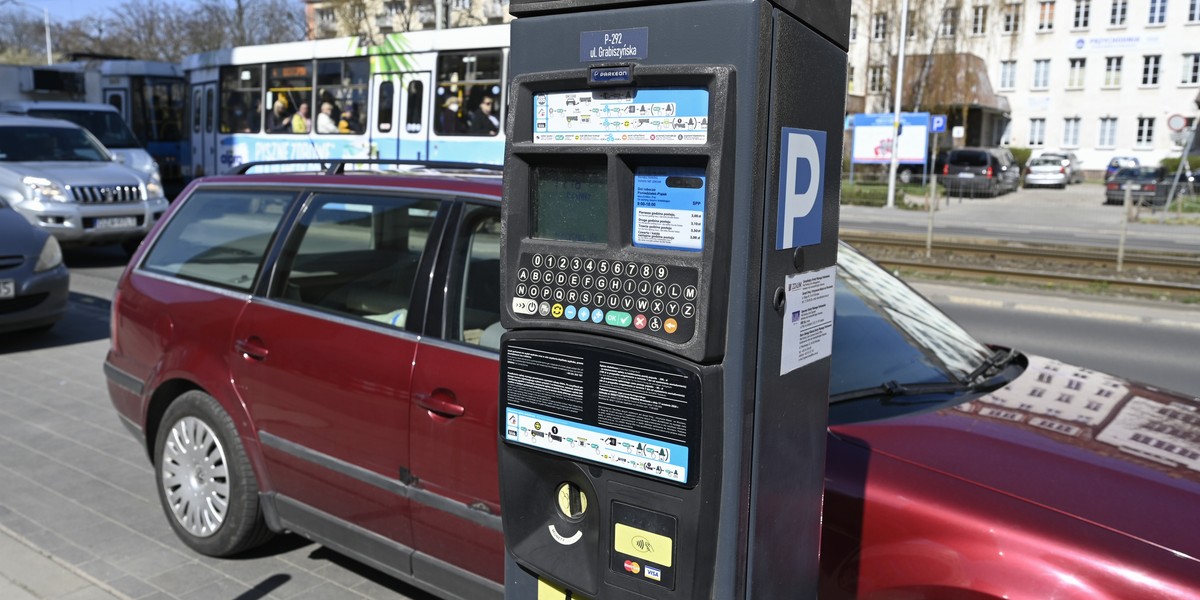 W najbliższym czasie we Wrocławiu przybędzie około 1 000 kolejnych miejsc parkingowych. O objęcie ich osiedli Strefą Płatnego Parkowania wnioskują już kolejni mieszkańcy.