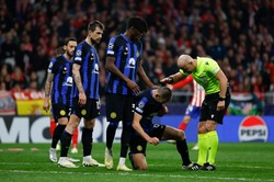 Szymona Marciniaka nie oszukasz. Polski sędzia bezbłędny w hicie Ligi Mistrzów [WIDEO]