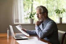 Pokolenie 50+ wypychane z rynku pracy. Liczby, których nikt nie chce komentować