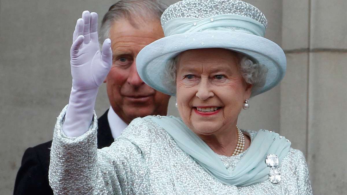 Niecodzienne ogłoszenie pojawiło się na oficjalnej stronie Pałacu Buckingham. Królowa Elżbieta II szuka kogoś do czyszczenia, konserwowania i nakręcania jej zegarów. Wbrew pozorom to bardzo dużo pracy. Ktoś taki byłby odpowiedzialny za ponad tysiąc mechanizmów. Pensja? Ponad 31 tys. funtów rocznie.