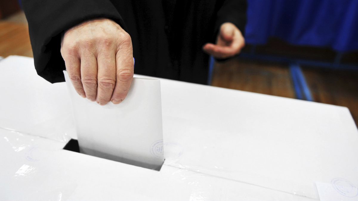 Wczorajsze referendum w sprawie odwołania burmistrza oraz rady gminy Szczekociny (Śląskie) jest nieważne z powodu zbyt niskiej frekwencji - wynika ze wstępnych, cząstkowych wyników głosowania. Oficjalne wyniki referendum będą ogłoszone w poniedziałek rano.