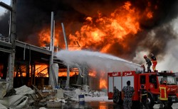 Port w Bejrucie stanął w płomieniach. Miesiąc temu doszło tam do ogromnej eksplozji