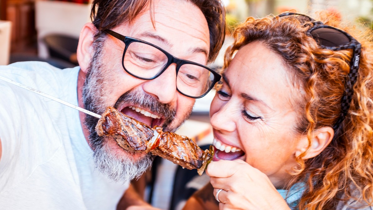 Oni koji jedu meso imaju veće šanse da dožive 100 godina, ali ključna je jedna stvar