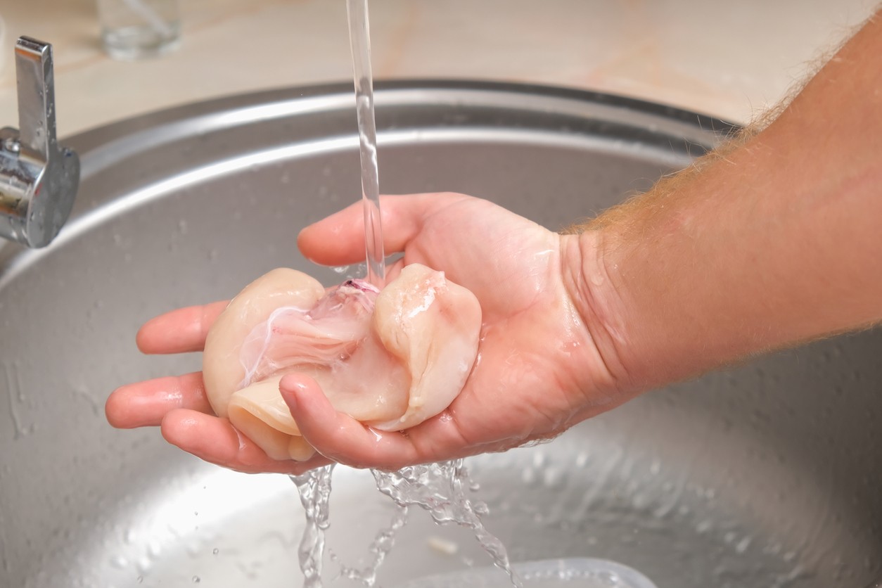 Kuracie mäso by ste nemali umývať. (ilustračné foto)