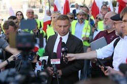 Prokuratura postawiła zarzuty Robertowi Bąkiewiczowi. Chodzi o znieważenie funkcjonariuszy na granicy