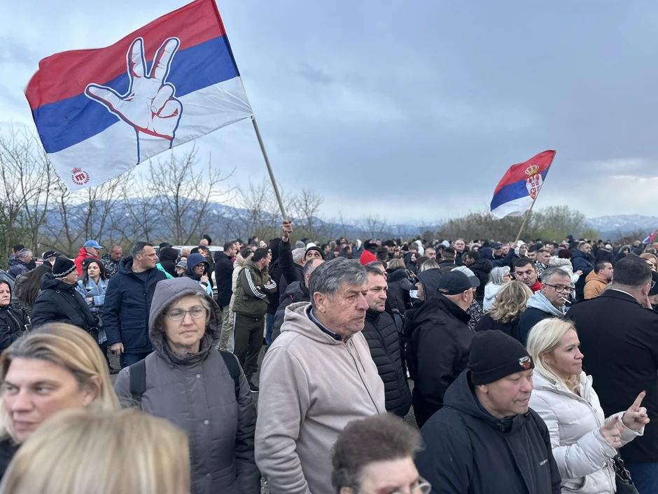 Srbi sa Kosova koji pešače do Beograda stigli u Kraljevo