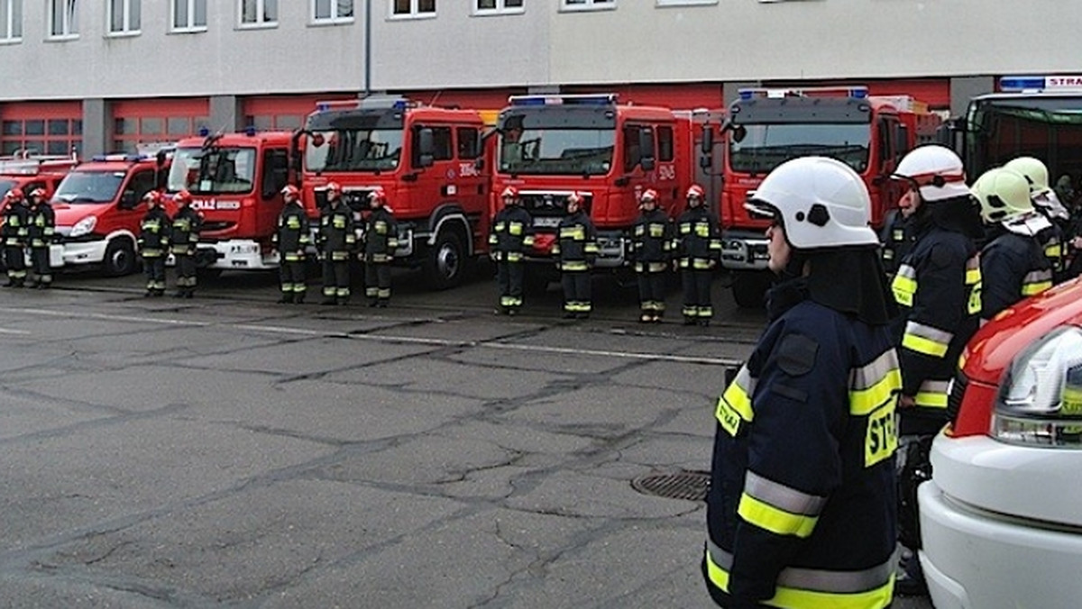 25 nowych samochodów ratowniczo-gaśniczych trafiło do placówek OSP w całej Wielkopolsce. Uroczyste przekazanie sprzętu odbyło się na dziedzińcu Szkoły Aspirantów PSP w Poznaniu.