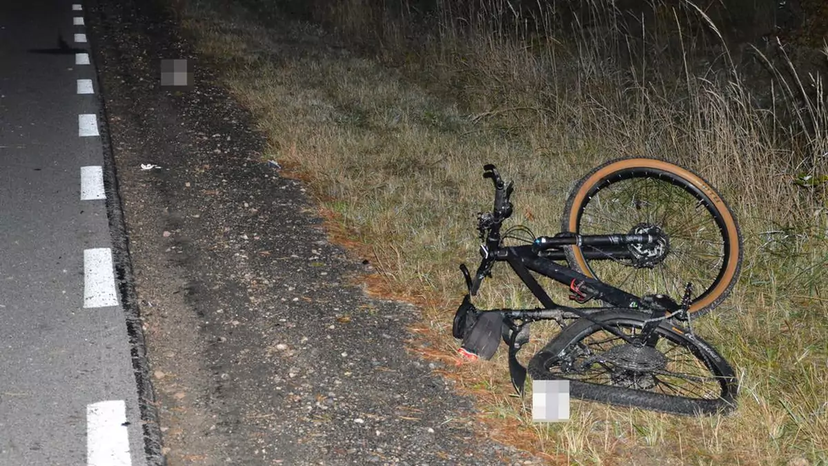 Wypadek z udziałem samochodów i rowerzysty w Starej Hucie