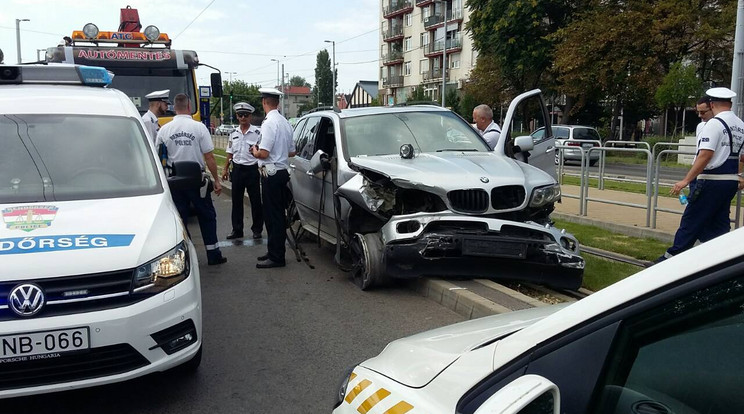 Ennyi maradt a BMW-ből a baleset után /Fotó: Blikk