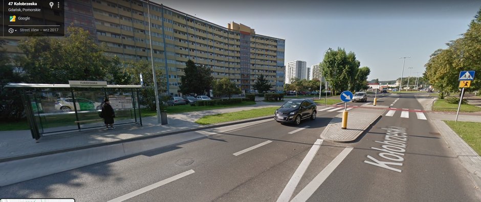 Fragment ul. Kołobrzeskiej w obrębie którego dziennikarz radykalnie przyspieszał - po minięciu tego przejścia dla pieszych Źródło: Google Maps