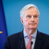 Megműtötték a francia miniszterelnököt egy nyaki elváltozás miatt