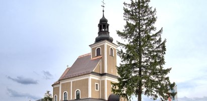 Dantejskie sceny w kościele. Poszło o... czapki na głowie parafian