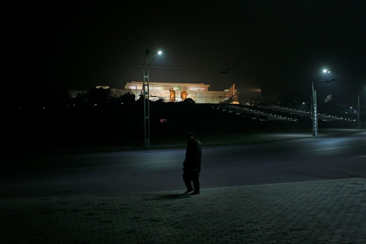 Pjongjang nocą. Ciemno, pusto, przygnębiająco