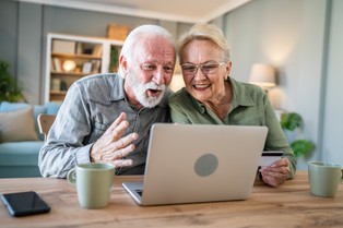 Ponad 6200 złotych dla wcześniejszych emerytów również w sierpniu 2025 roku. Kogo to dotyczy?