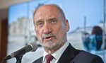 Macierewicz kpi z TVN i wskazuje, kto może zadawać pytania