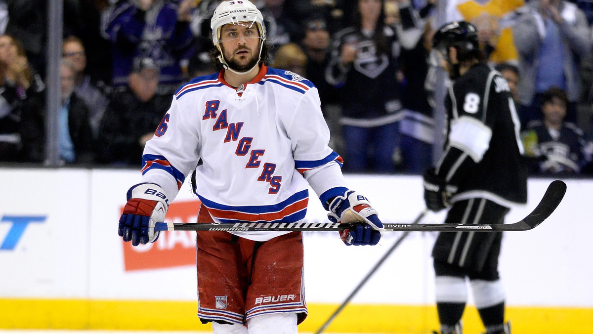 Mats Zuccarello doszedł do porozumienia z New York Rangers w sprawie nowego kontraktu. Obie strony unikną sprawy arbitrażowej, po tym jak "Hobbit" podpisał roczny kontrakt o wartości 3,5 miliona dolarów.