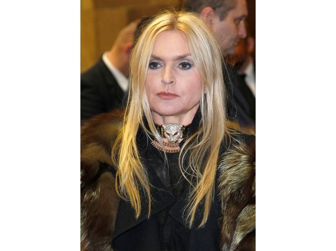 Monika Olejnik w złotej kolii