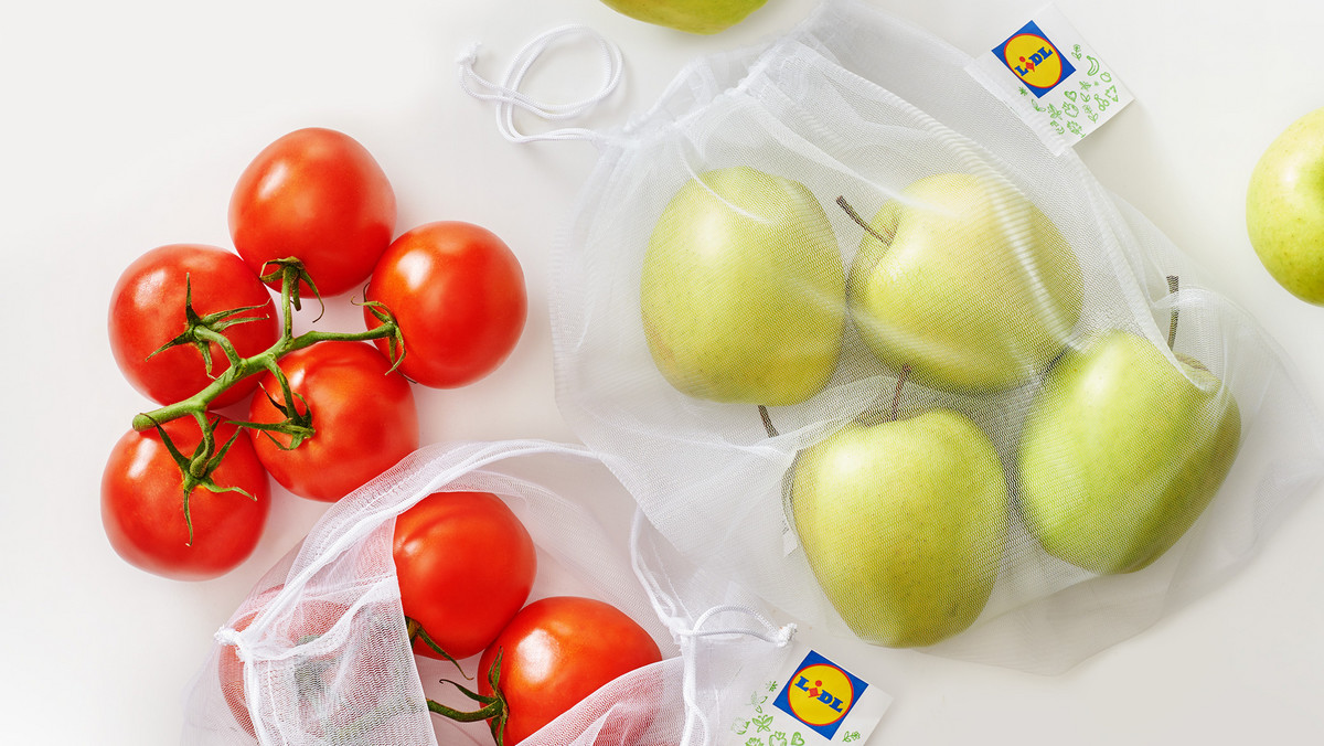 Sieć Lidl Polska właśnie wprowadziła do swoich sklepów woreczki wielokrotnego użytku na owoce i warzywa. Od teraz klienci mogą korzystać z tego praktycznego i ekologicznego rozwiązania podczas regularnych zakupów spożywczych. Klienci znajdą woreczki w strefie owoców i warzyw, na Ryneczku Lidla. 