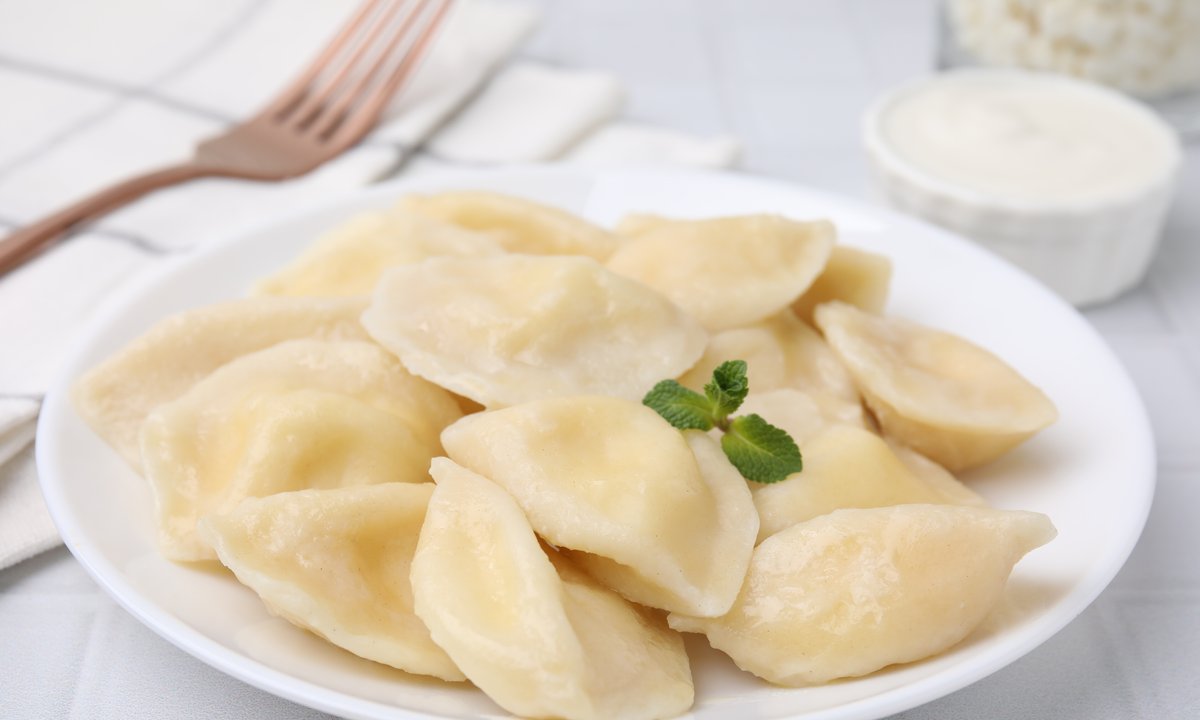 Te pierogi z Biedronki to kulinarny hit. Dietetyczka zachwala gotowe danie