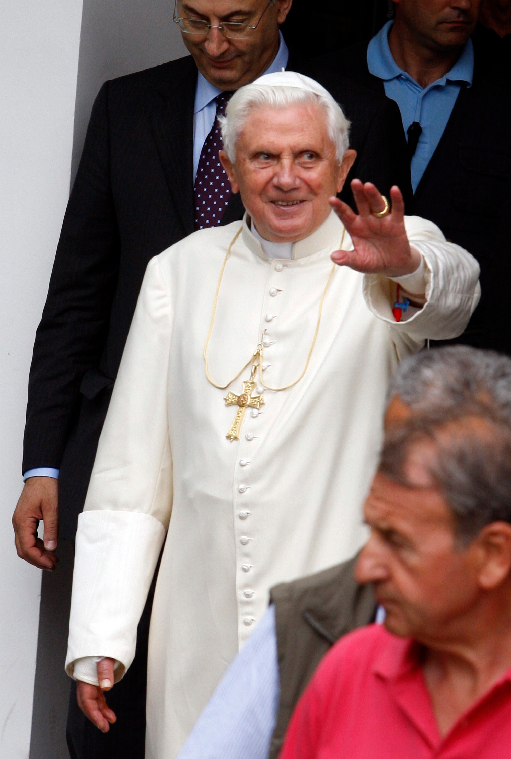Emeritný pápež Benedikt XVI. zomrel vo veku 95 rokov.