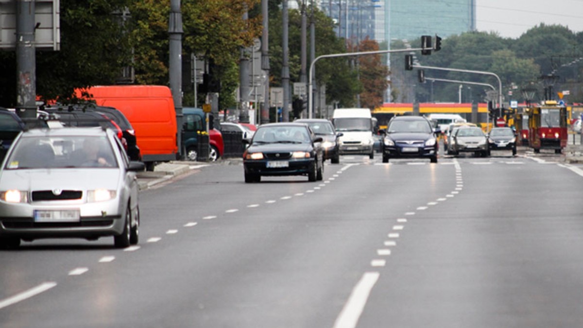 Poza autobusami po buspasach w Rzeszowie mogą już jeździć motocykliści oraz kierowcy samochodów, którzy wiozą minimum dwoje pasażerów - podają "Nowiny24".