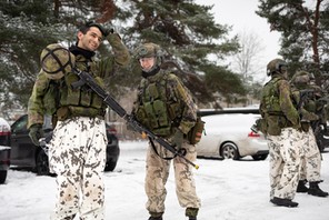 Żołnierze Pierwszej Kompanii Regimentu Strzelców Gwardii. Na pierwszym planie (z karabinem) Kormanc Shiku.