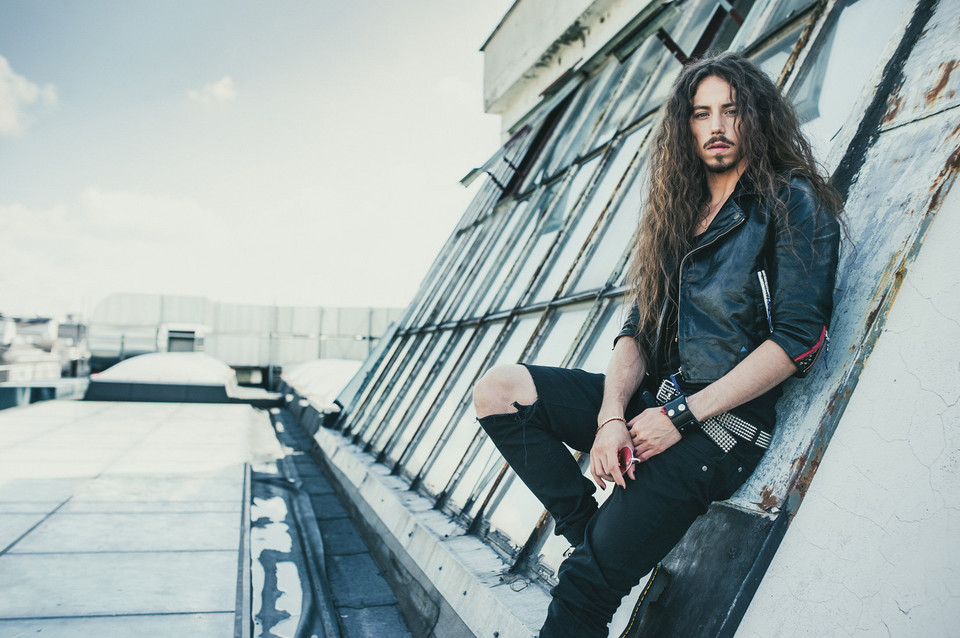 Michał Szpak (fot. Zosia Zija i Jacek Pióro)