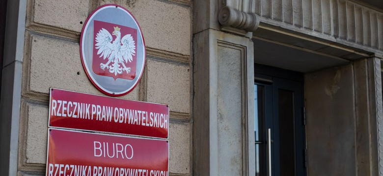 RPO ponawia postulat zmian dotyczący aktów urodzenia. Nie można zostawić pustej rubryki „ojciec”