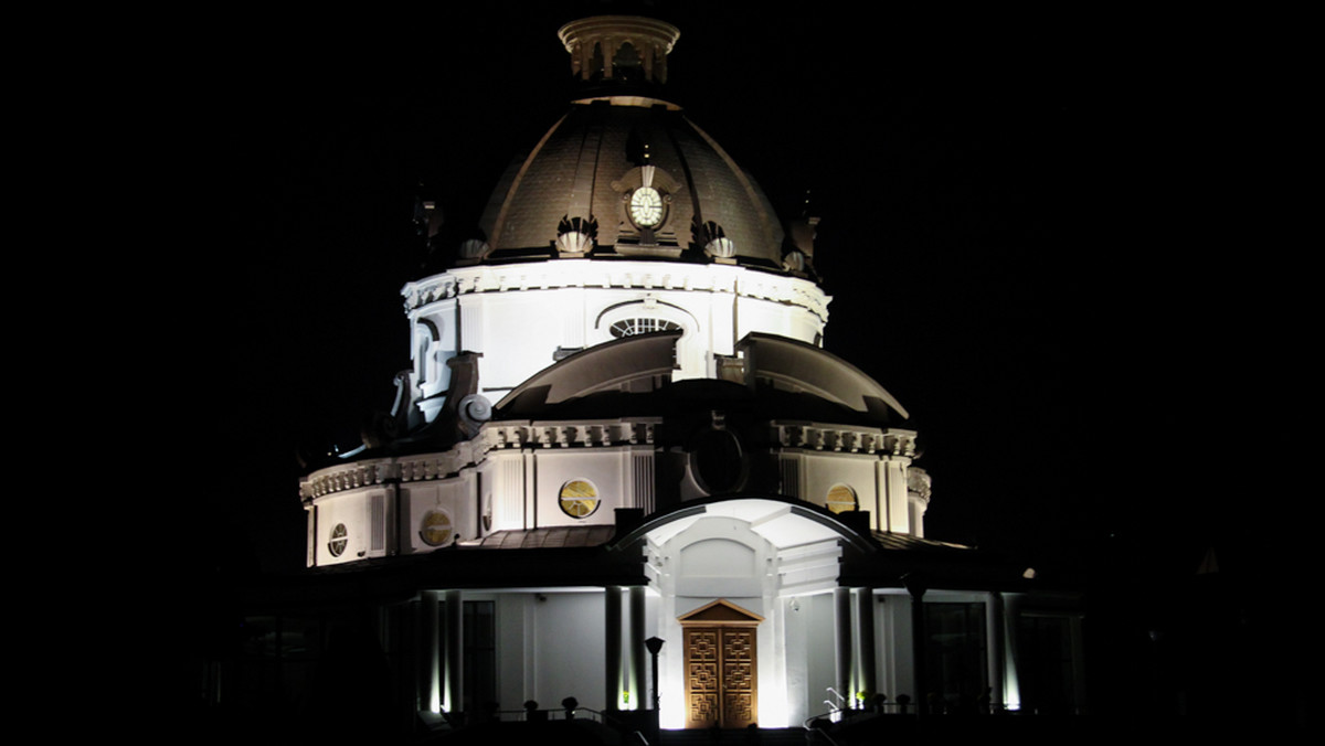 Urząd miejski w Białymstoku zapowiedział iluminacje kolejnych obiektów sakralnych. Jeden z nich właśnie został oświetlony. Koszt nowych iluminacji ma w sumie wynieść około 226 tysięcy złotych.