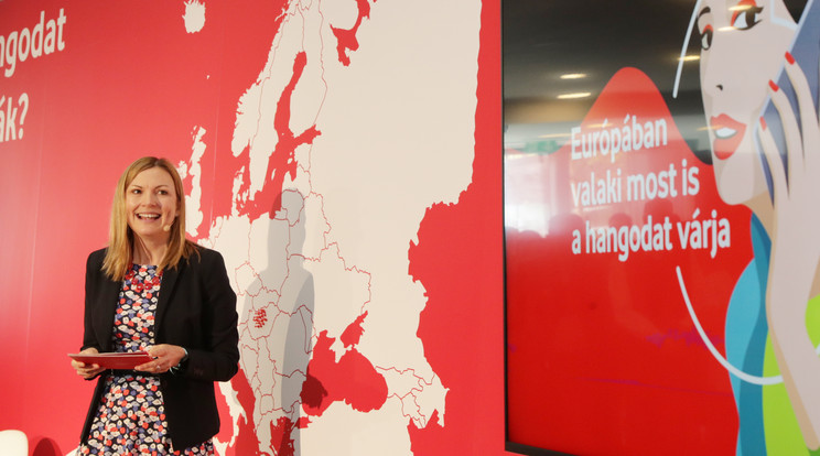 Amanda Nelson, a Vodafone Magyarország vezérigazgatója a cég szerdai sajtótájékoztatóján /Fotó: Grnák László
