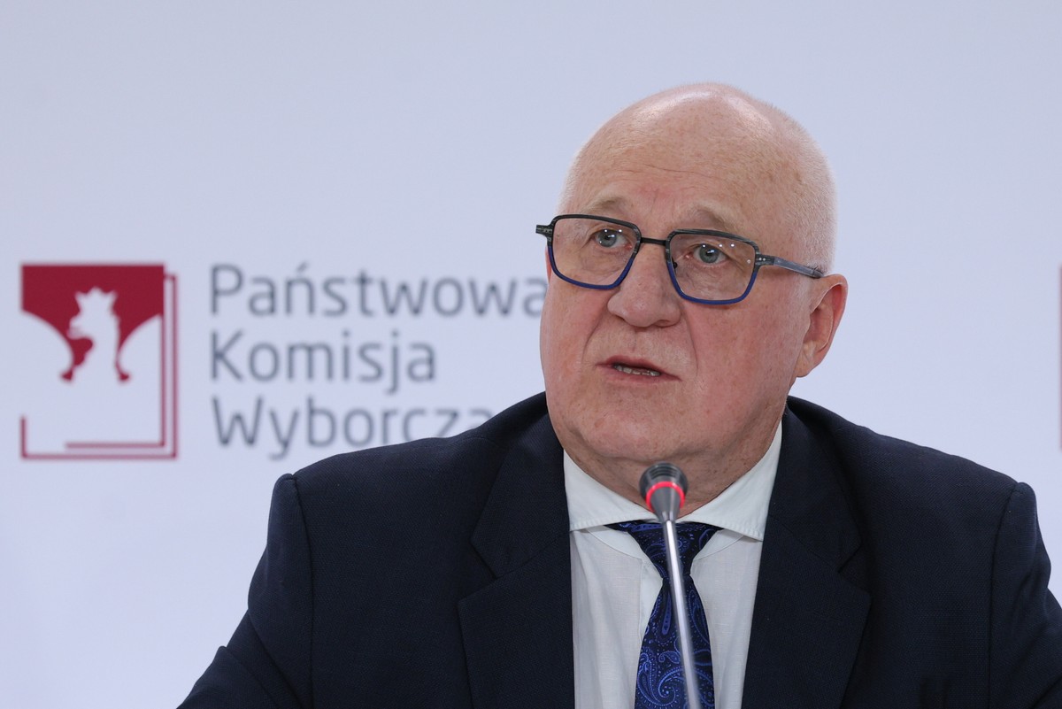 Warszawa, 09.06.2024. Wybory do Parlamentu Europejskiego 2024. Przewodniczący Państwowej Komisji Wyborczej Sylwester Marciniak podczas konferencji PKW, 9 bm. w Warszawie. Trwają wybory do Parlamentu Europejskiego. Do zakończenia głosowania obowiązuje cisza wyborcza. (mr) PAP/Paweł Supernak