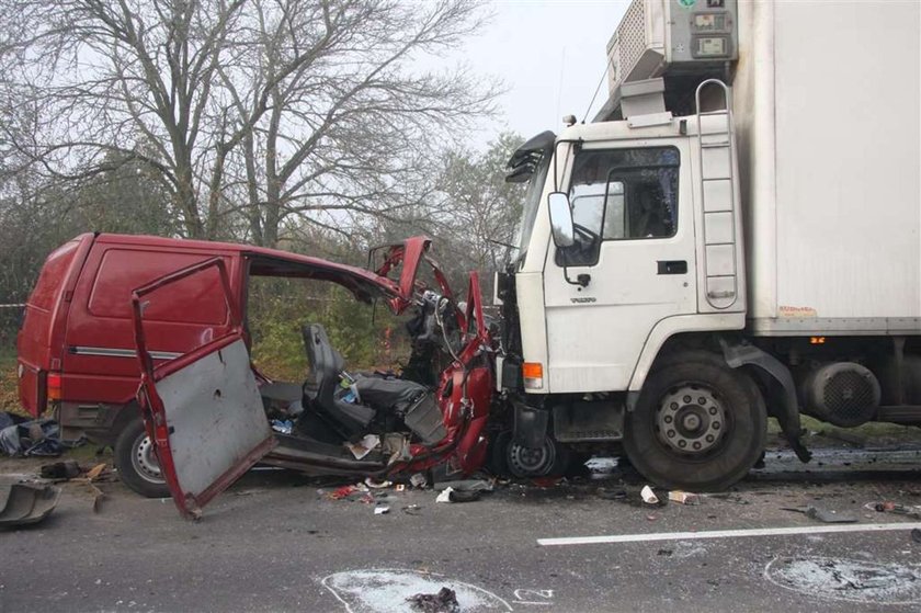 Masakra na drodze. Wypadek busa na E707