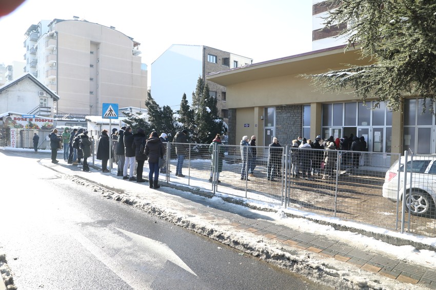 Kovid ambulanta na Voždovcu ispred koje je jutros umro muškarac